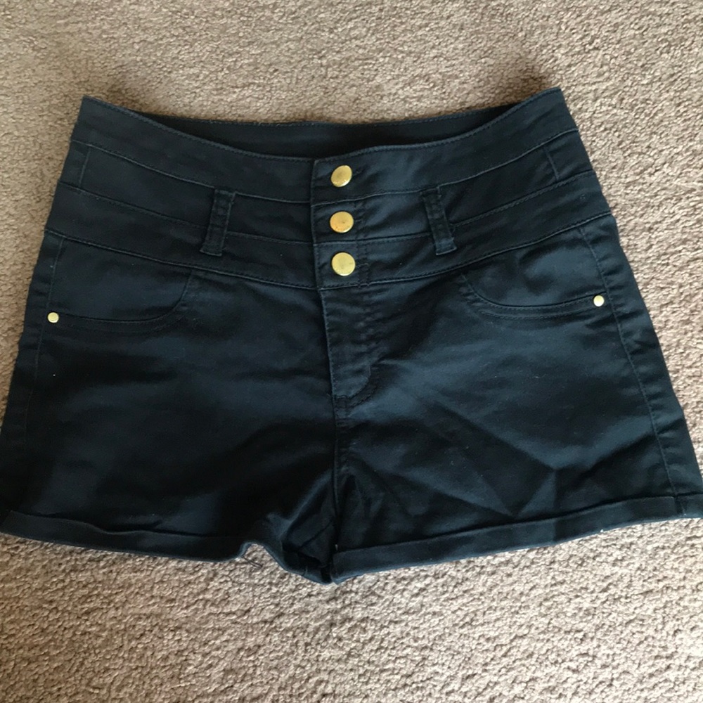 Super stretchy high waisted denim shorts!